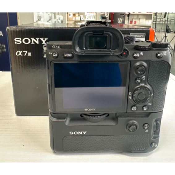 Sony A7III + Battery Grip + Sony FE 24-105 F4 G OSS Demo da Vetrina (2.273 scatti) Sony A7III + Battery Grip + Sony FE 24-105 F4 G OSS Demo da Vetrina (2.273 scatti)